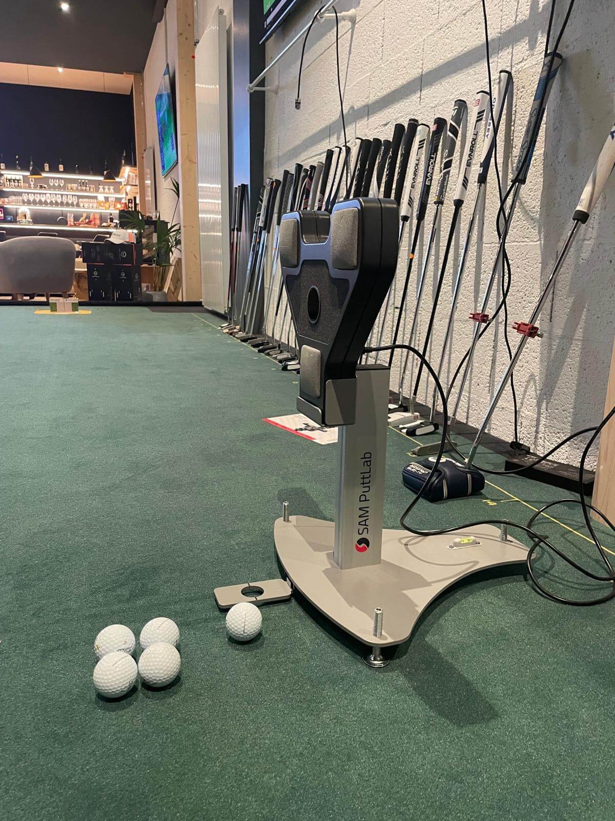 Poste putting indoor